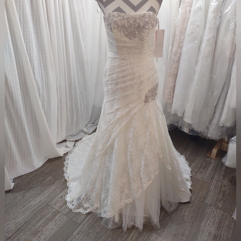 David's Bridal size 4 Wedding Dress With Corset